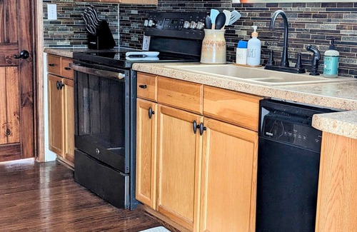 Elgin House | Quiet and Unique 2BR on Winery Row - The Elgin Project