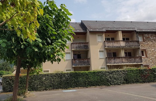 Bagneres-de-Luchon Apartment | Quiet apartment in residence with swimming pool and private parking