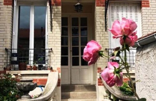 Village Apartment | Quiet apartment with garden view. To visit Paris, Disney or on a romantic getaway