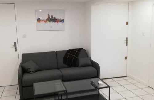 Bron Apartment | Quiet apartment close to amenities