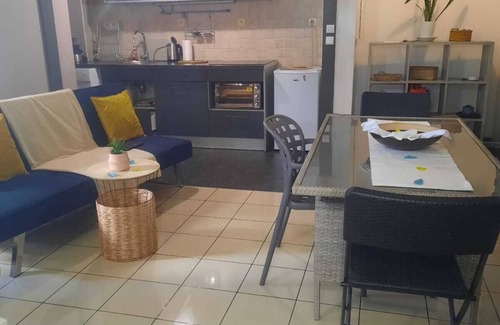 Bois d'Olives Apartment | Quiet apartment with terrace and garden
