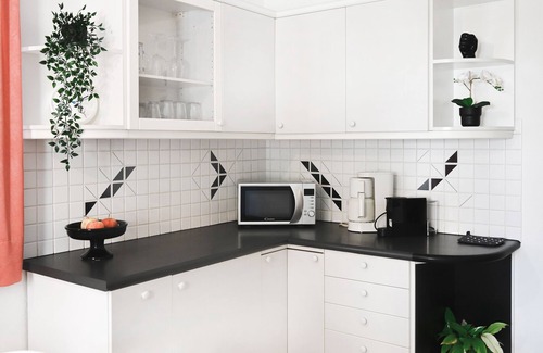 Albions Condo | Quiet apartment with free parking on the property