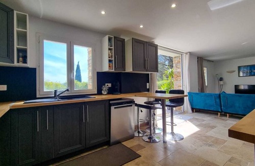 Pertuis Apartment | Quiet apartment with swimming pool