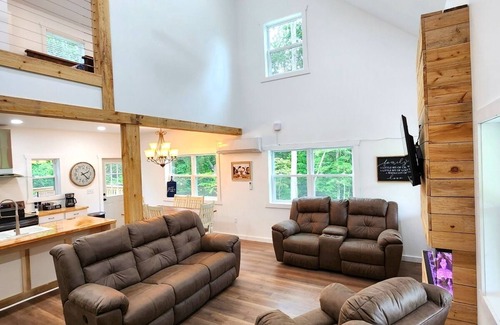Fresno Cabin | Quiet cabin 30 min from wineries, restaurants, Sugar Creek & Walnut Creek.