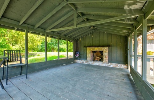 Newnan House | Quiet Cabin By The Lake