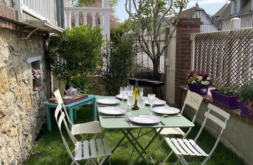 Deauville City Centre Villa | Quiet, central, playroom and garden