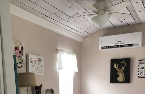 June Park Cottage | Quiet Centrally Located Tiny House