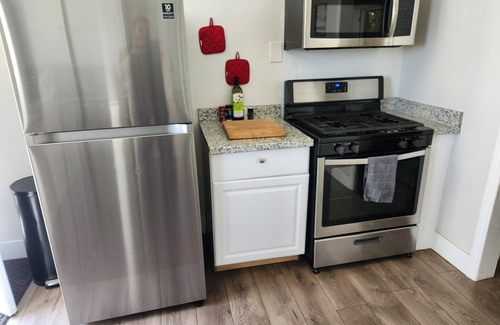 Vallejo House | Quiet, centrally located 2 BR house just minutes from Napa, SF, Bay, and more!