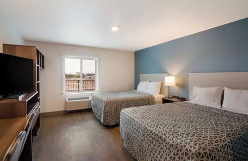 Austin Hotel | Quiet & Clean Two Room w/Kitchen – Few Mi to Texas Memorial Stadium in Austin