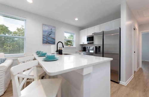 Jacksonville Beach Apartment | Quiet coastal condo - walk to the beach!