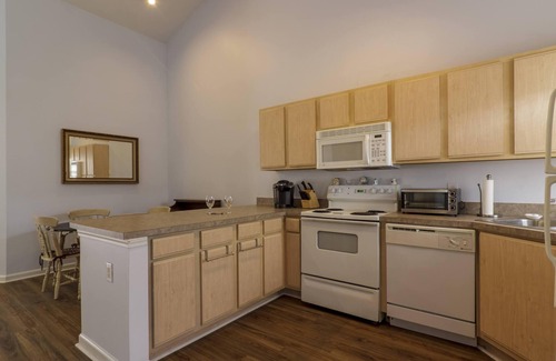 Wilmington Condo | Quiet Condo Between Carolina Beach and Downtown ILM - 2 Beds 2 Baths Sleeps 3