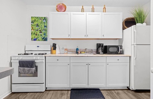 Gainesville Condo | Quiet Condo – Short Walk to UF/Shands/Downtown!