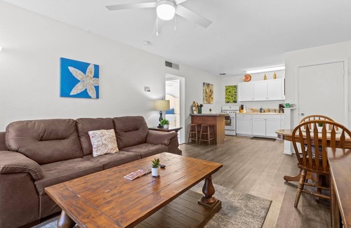 Gainesville Condo | Quiet Condo – Short Walk to UF/Shands/Downtown!