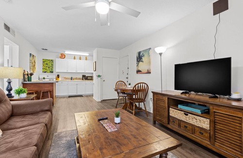 Gainesville Condo | Quiet Condo – Short Walk to UF/Shands/Downtown!