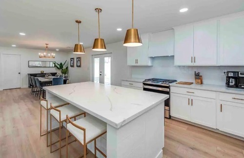 Melrose Village Villa | Quiet Contemporary Deluxe Estate 4BD/3BA: Old Town Scottsdale