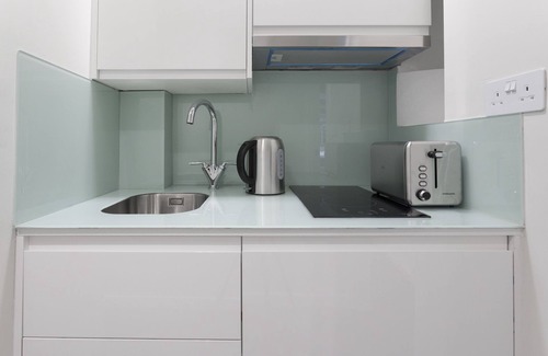 Temple Apartment | Quiet cosy stylish central, off Fleet Street