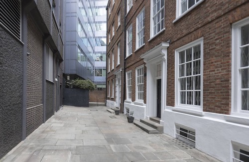 Temple Apartment | Quiet cosy stylish central, off Fleet Street