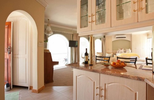 Somerset West Cottage | Quiet Cottage near golf/beach/mountains (wifi+pool)