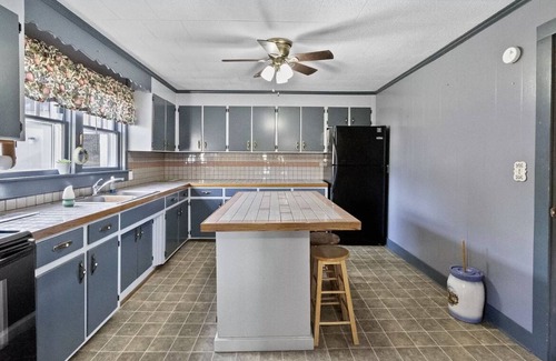 Dickson Cottage | Quiet Country cottage in Dickson, Tennessee. Only 40 miles from West Nashville.