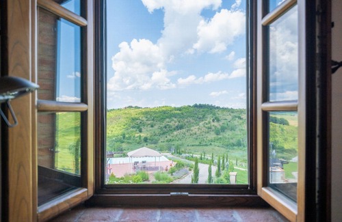 Buonconvento Villa | Quiet country house with swimming pool. A stone's throw from Chianti