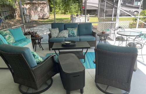 Monticello House | Quiet Country Retreat with a pool!