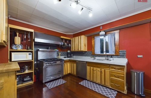 Rumely House | Quiet Country Setting, Close to Trails