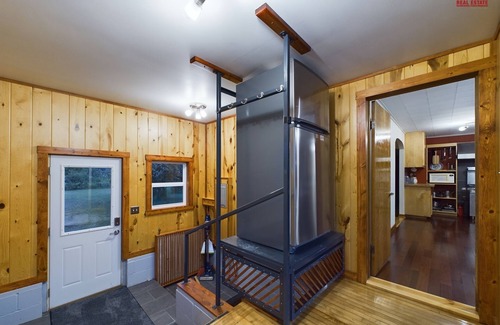 Rumely House | Quiet Country Setting, Close to Trails
