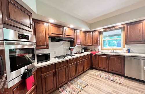 New Castle House | Quiet country setting with walking trails and small lake