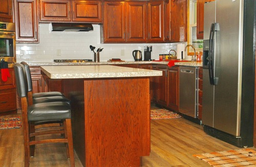 New Castle House | Quiet country setting with walking trails and small lake