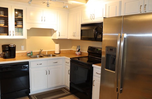 Hardwick House | Quiet Cove and Lakefront! Summer dates available!