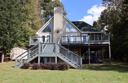 Hardwick House | Quiet Cove and Lakefront! Summer dates available!