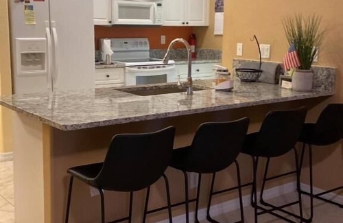 North Port House | Quiet, Cozy, Bungalow with a Pool. Near Venice Beach and Warm Mineral Springs