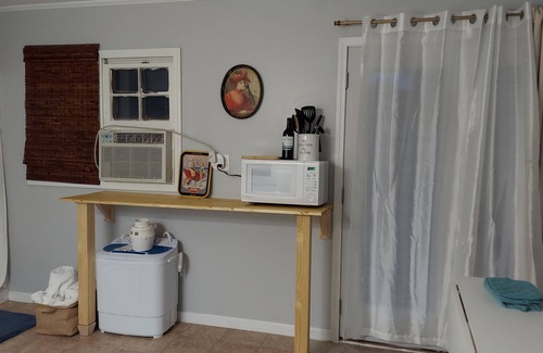 Woodstock House | Quiet Cozy in-law suite with kitchenette