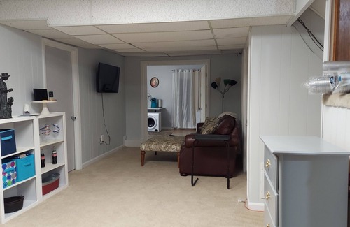 Woodstock House | Quiet Cozy in-law suite with kitchenette