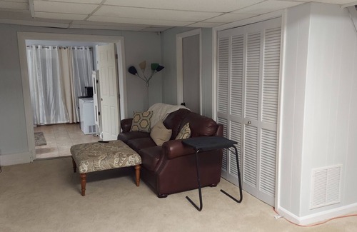 Woodstock House | Quiet Cozy in-law suite with kitchenette