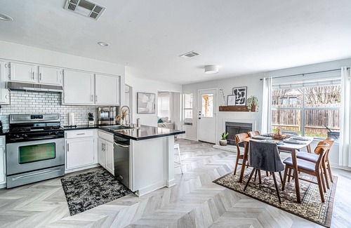 Hunter's Chase House | Quiet&CozyHideNearDomain,HotTub,BBQ, FirePit,Patio, Desk🌟