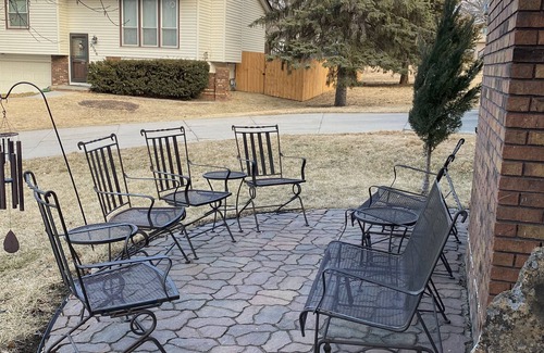 Bellevue House | Quiet Cul de sac in Bellevue Nebraska for CWS Families or Fans