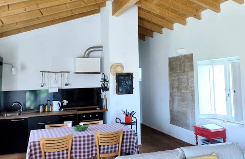 Santiago do Cacem House | Quiet detached country house, countryside &coast 22km, shared pool, restaurant.