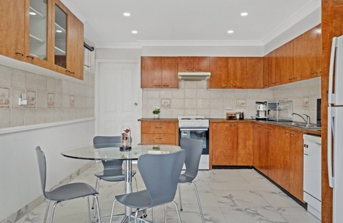 Merrylands Apartment | Quiet Elevated Serene Home (B)