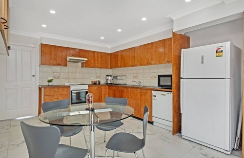 Merrylands Apartment | Quiet Elevated Serene Home (B)