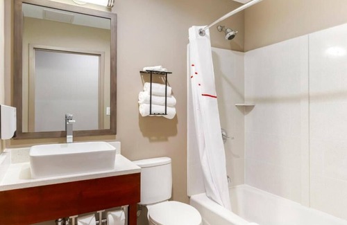 Queens House | Quiet Escape: Relaxing Room | Steps Away from Jamaica Station