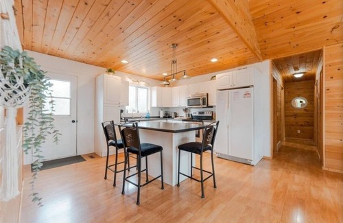 Whiteshell House | Quiet Family Cabin at West Hawk Lake