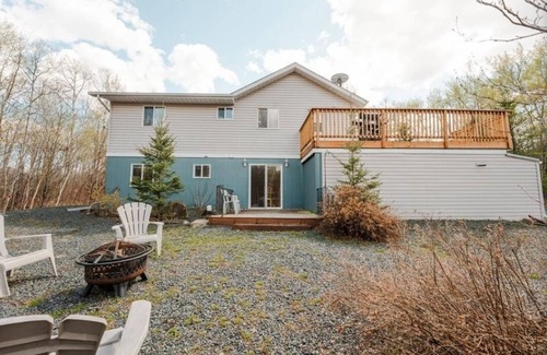 Whiteshell House | Quiet Family Cabin at West Hawk Lake