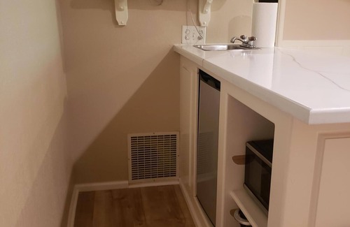 Thurston Apartment | Quiet Family Friendly 2 bedroom basement sleeps 6