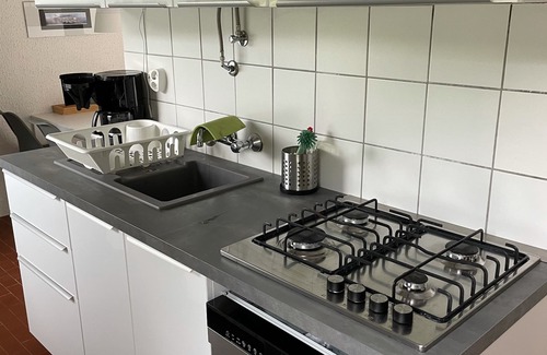 Aer House | Quiet, family-friendly holiday home in a holiday complex with pool and lake view