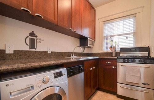 Belltown Condo | Quiet Flat. Vibrant Neighborhood! Walk to Pike Place, great restaurants & more.