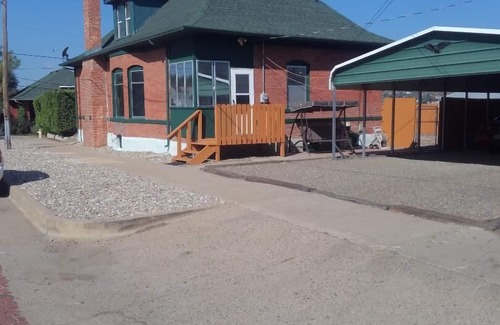 Trinidad House | Quiet FULL-SIZE bed close to town 420 friendly
