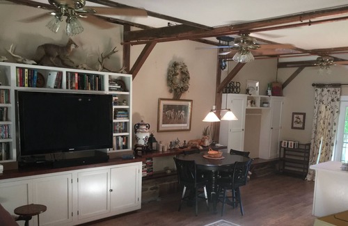 Ladiesburg Cottage | Quiet Getaway or Romantic Retreat