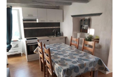 Sauveterre Cottage | Quiet gite with breathtaking views
