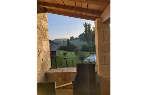 Sauveterre Cottage | Quiet gite with breathtaking views